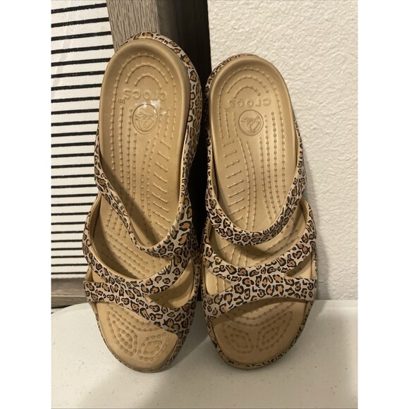 Crocs Leopard Cheetah Print Wedge Strappy Slides Sandals Size 7 - Picture 1 of 10